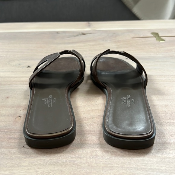 Hermes Oran Sandal, Etoupe in Swift Leather, Size 36. - Picture 7 of 10